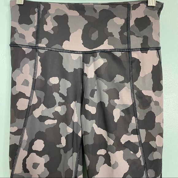 Athleta Lightning Camo‎ 7/8 Tights Grey Black Tan Sz ST Small Tall - Picture 3 of 10